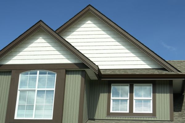 Vertical Vinyl Siding Repair in Marysville